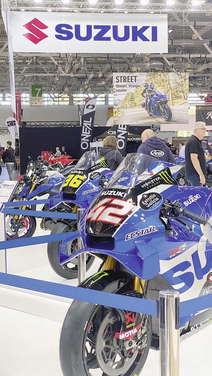 Sehenswert: MotoGP Motorräder, u.a. bei Suzuki am Stand
