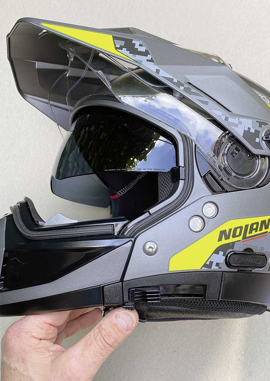 Nolan N70-2 X - Öffnen der Sonnenblende über Taster Nolan N70-2 X - Öffnen der Sonnenblende über Taster