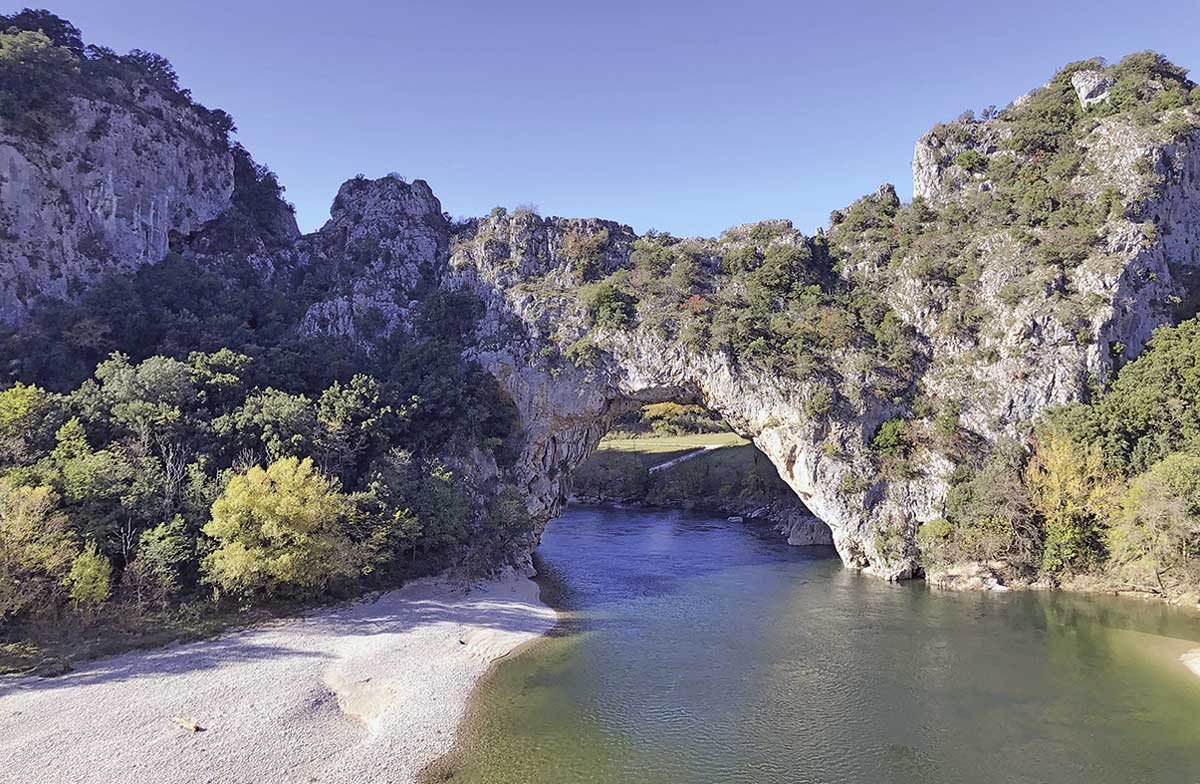 Der berühmte Bogen über die Ardeche