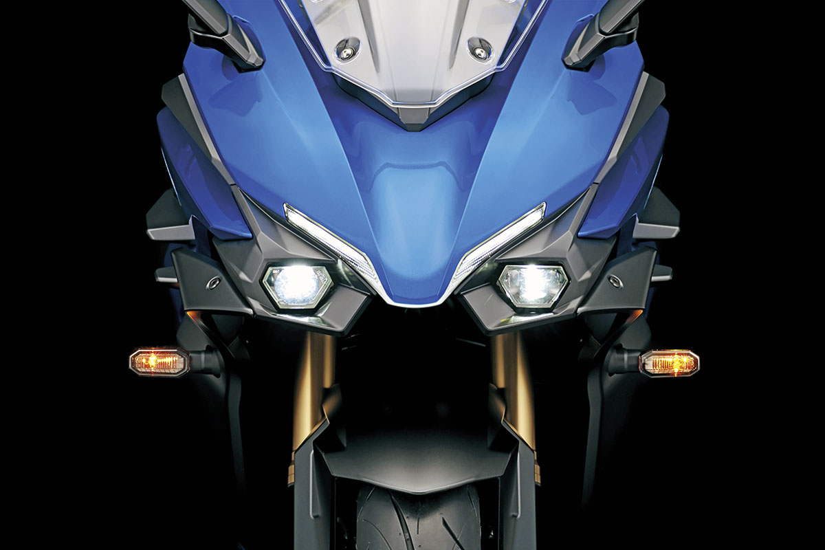 Markante Front mit Tagfahrlicht - Suzuki GSX-S1000 GT, Modell 2022