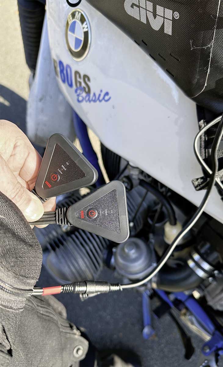 Die Heizstufenregler für Hose und Jacke sowie der Anschluss zur Maschine