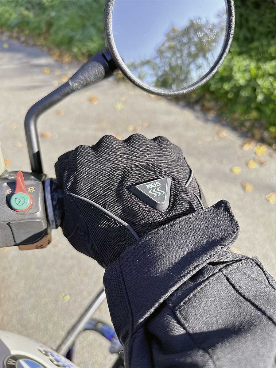 Kurze Stulpe unter Bündchen (beim S-Modell).