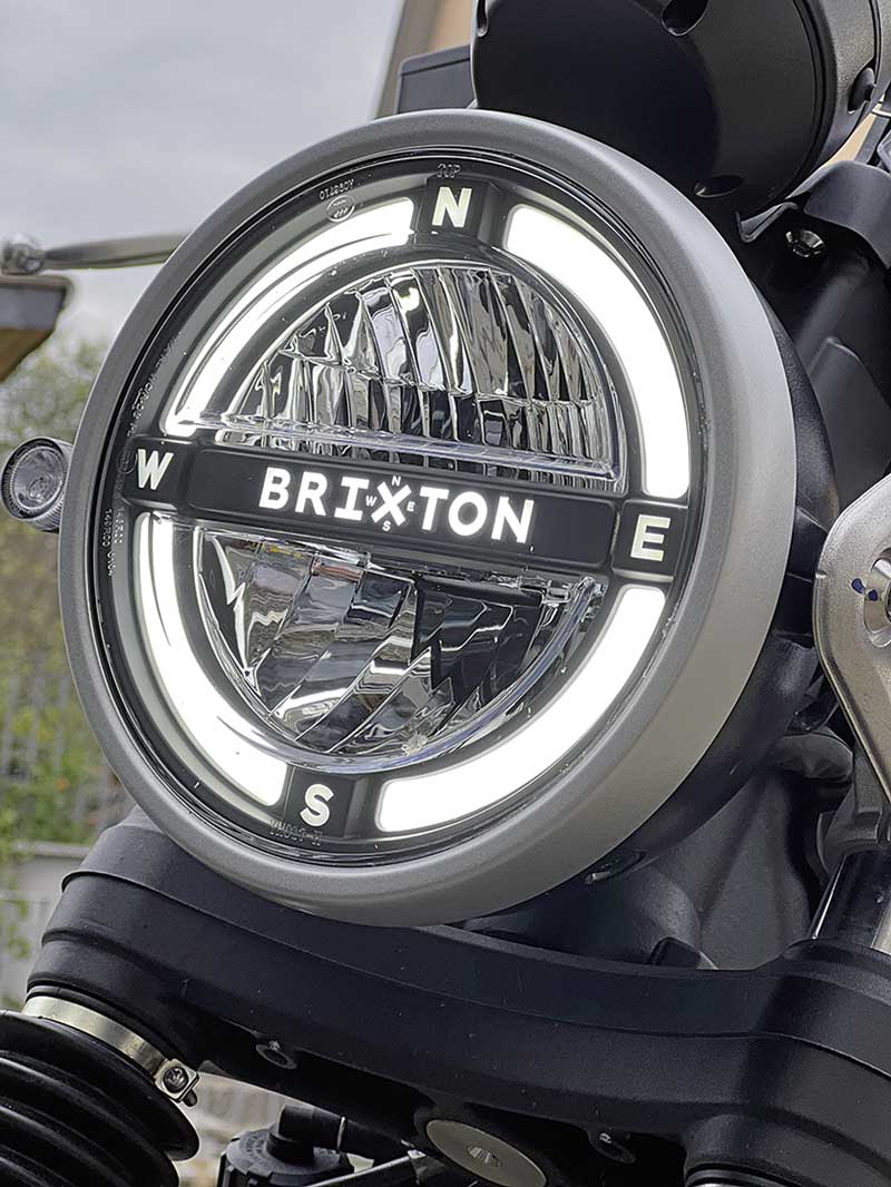 Verspielter Scheinwerfer mit Tagfahrlicht Verspielter Scheinwerfer mit Tagfahrlicht