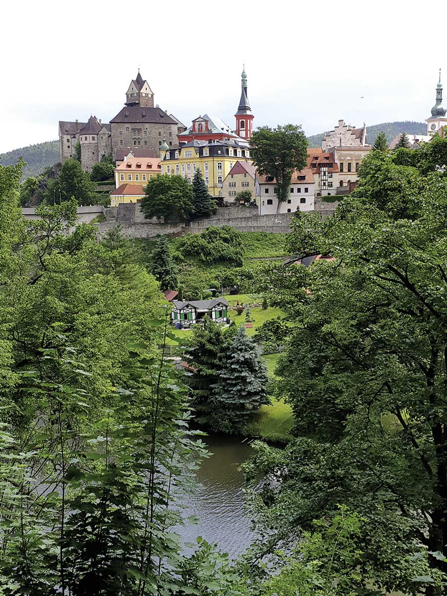 Hrad Loket im Okres Sokolov (Burg Elbogen im Bezirk Falkenau)