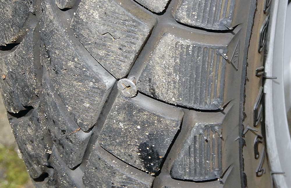 Ärgerlich - eine Schraube im Reifen