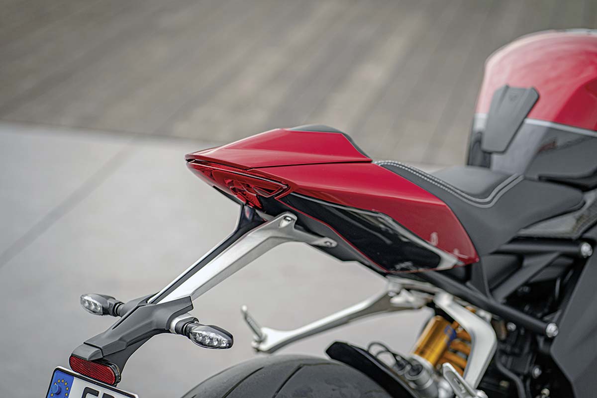 Filigraner Kennzeichenhalter