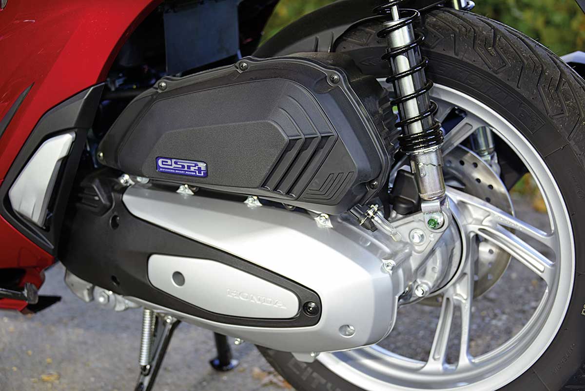 Endantrieb über komfortable CVT-Automatik