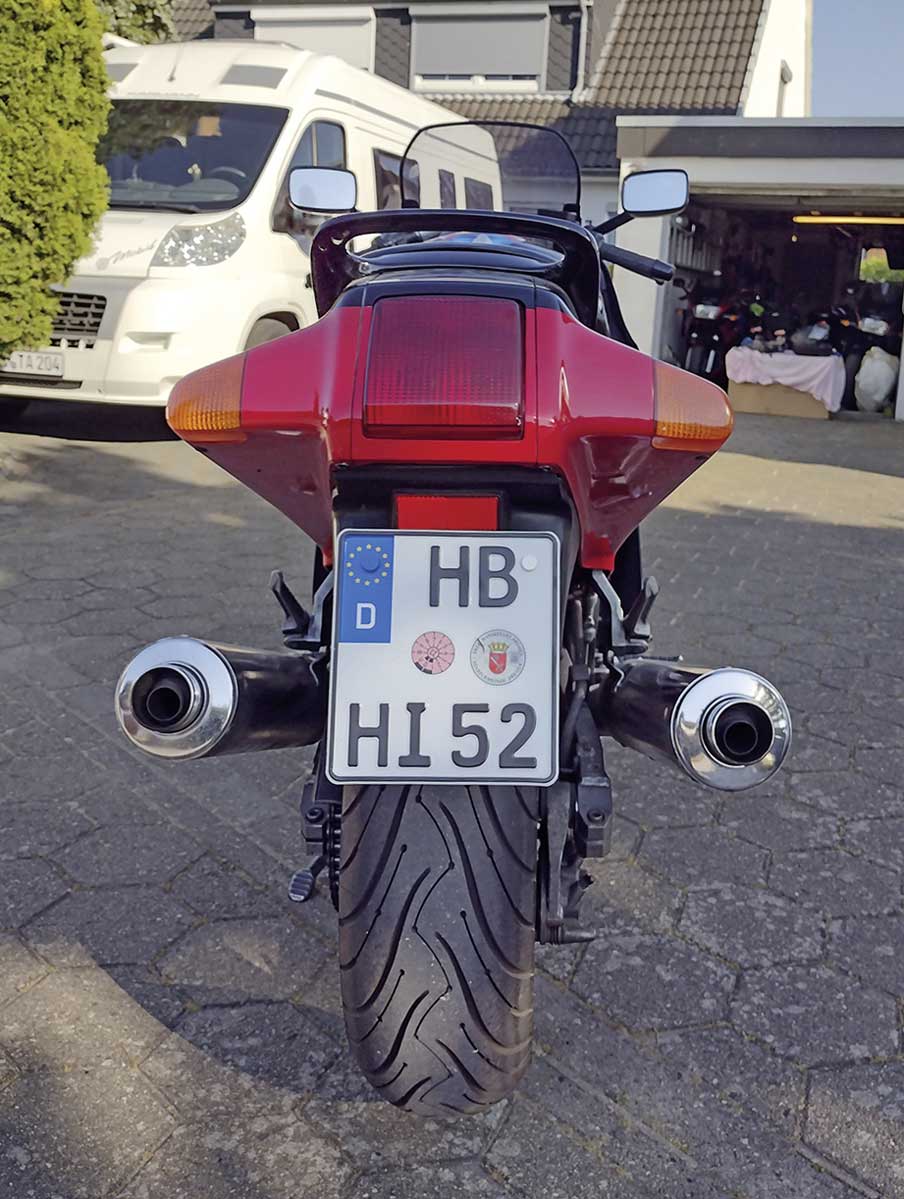 Stromliniengünstig ins Heck integrierte Blinker