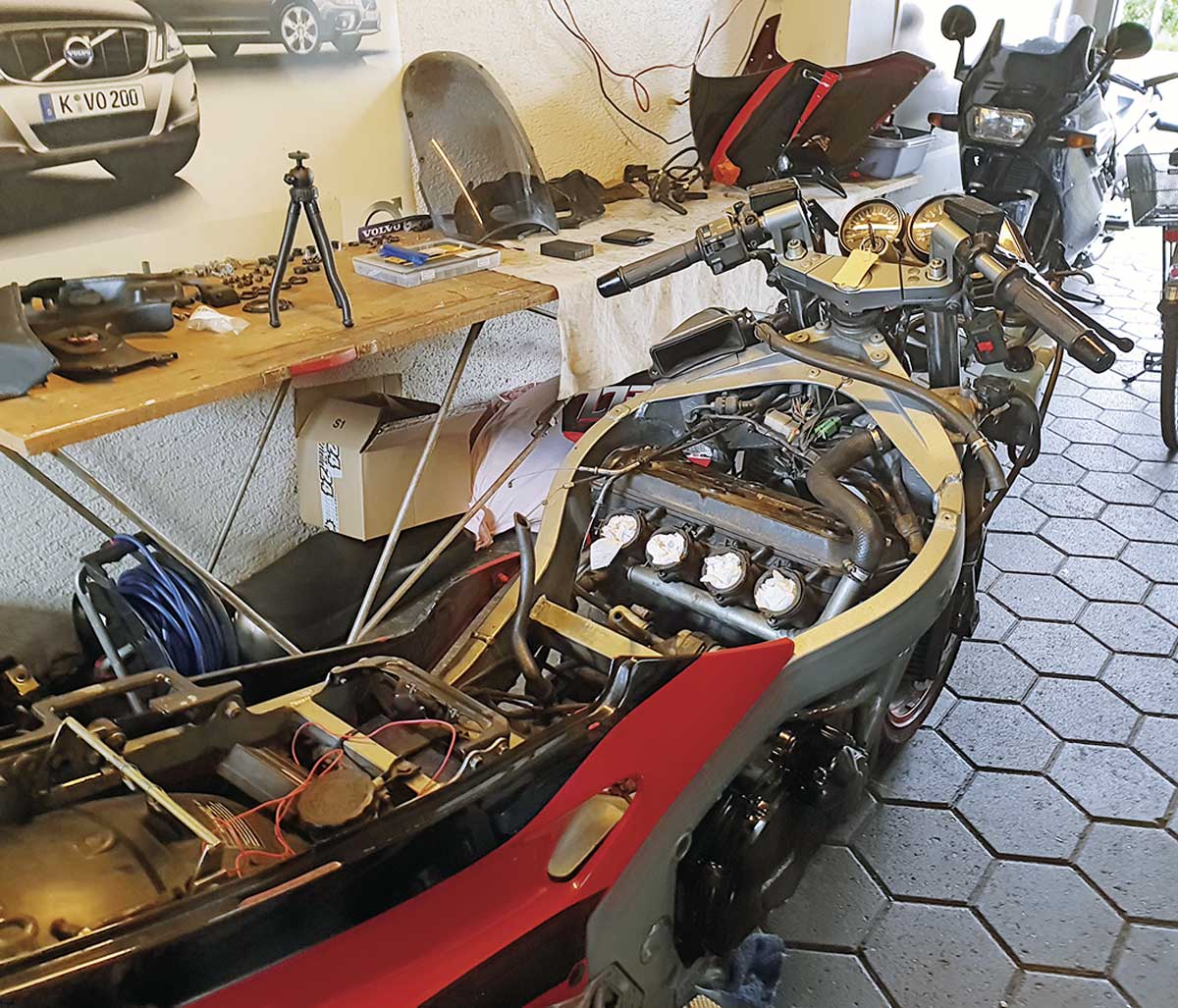 Wartungsarbeiten an den Vergasern