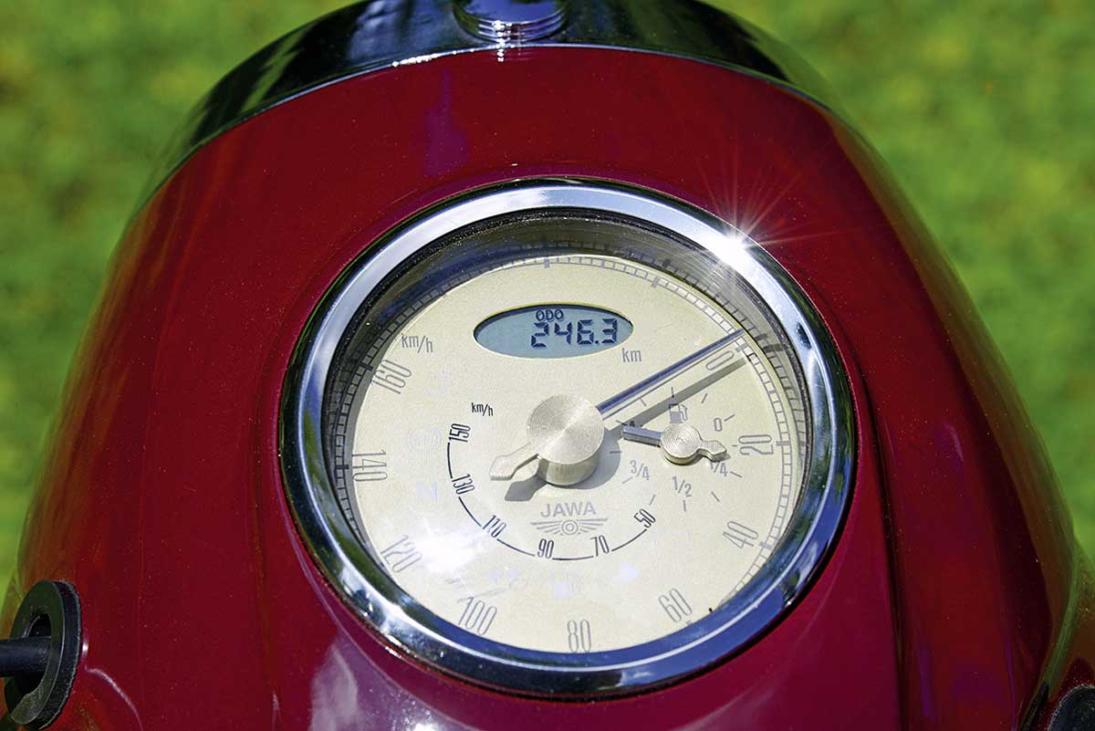 Ungewohnt: Die Nadel dreht nach unten