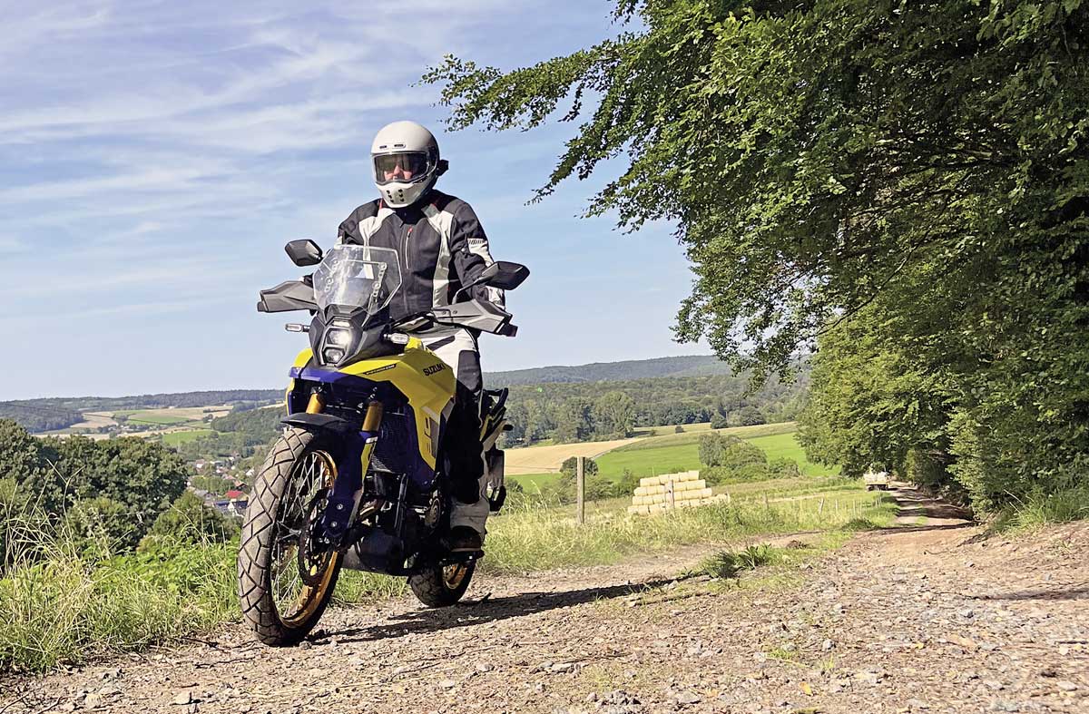 Trockener Schotter geht auch mit der Serienbereifung