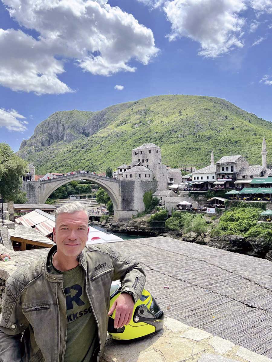 Weltkulturerbe: 1993 im Bosnien-Krieg zerstört, 2004 neu eröffnet: die alte Steinbrücke Stari Most in Mostar