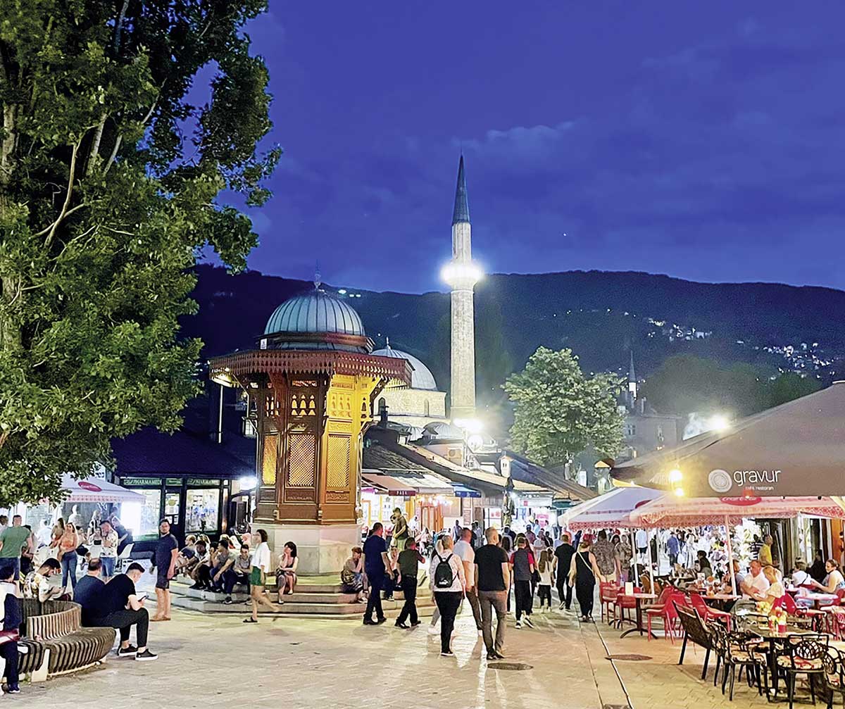 Der berühmte Taubenplatz bei Nacht