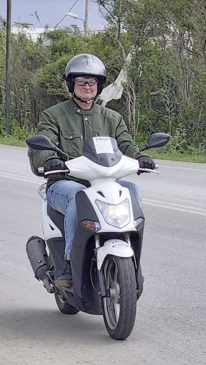 Wir nahmen Roller, die sind praktisch und machen viel Spaß