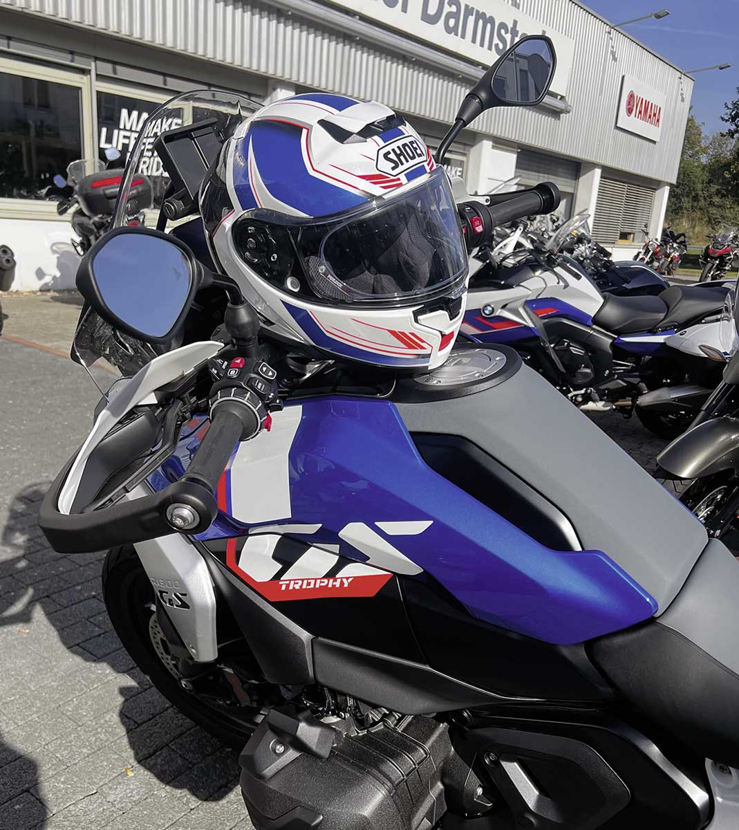 Perfekte Farbkombination - aber nur ein Leihmotorrad …