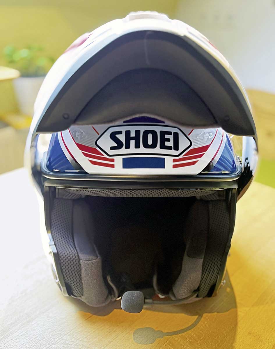 Shoei Neotec 3 aufgeklappt