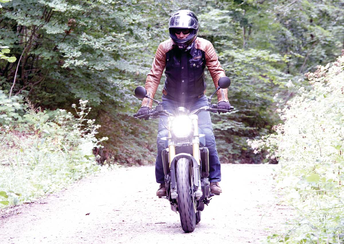 Offroad geht - in Maßen - auch mit der 700er