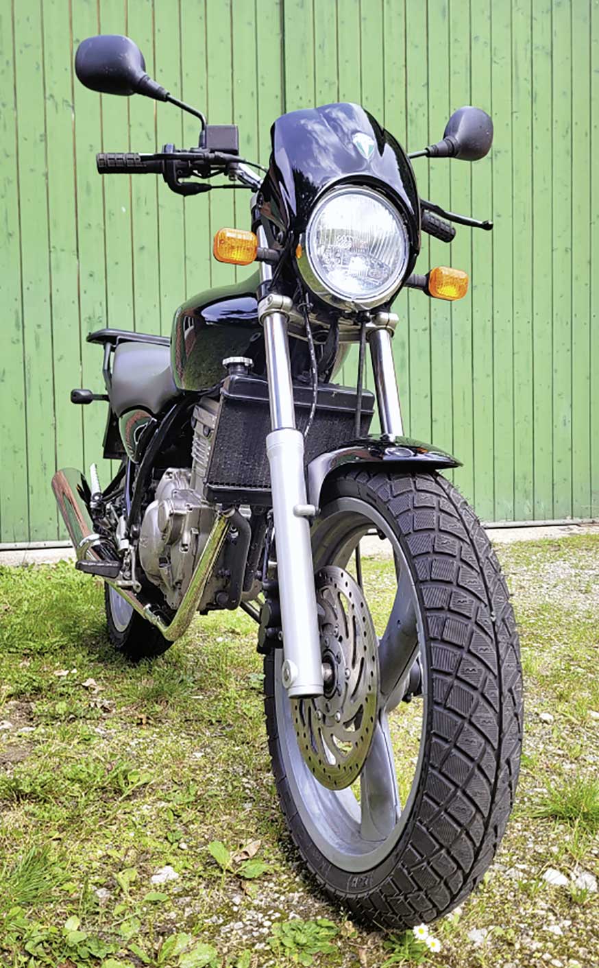 Sieht aus wie ein richtiges Motorrad und fährt auch so