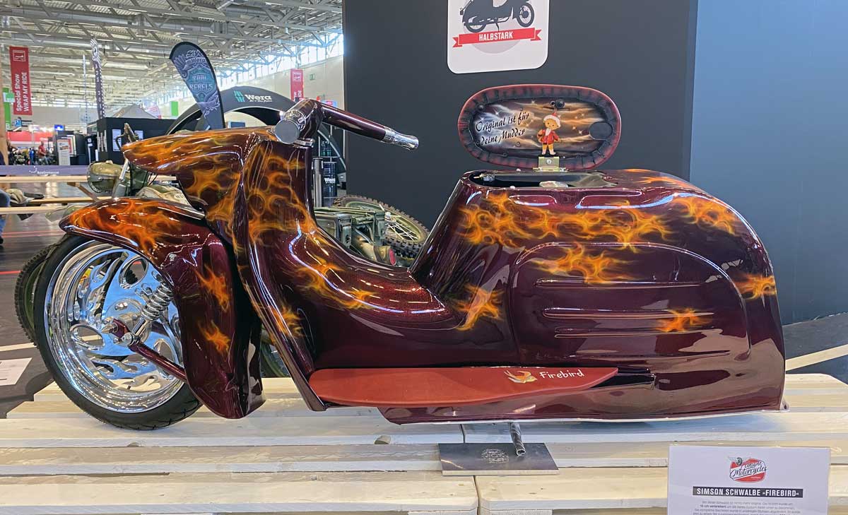 Speziell die Simson Schwalbe hat einen kreativen Fankreis