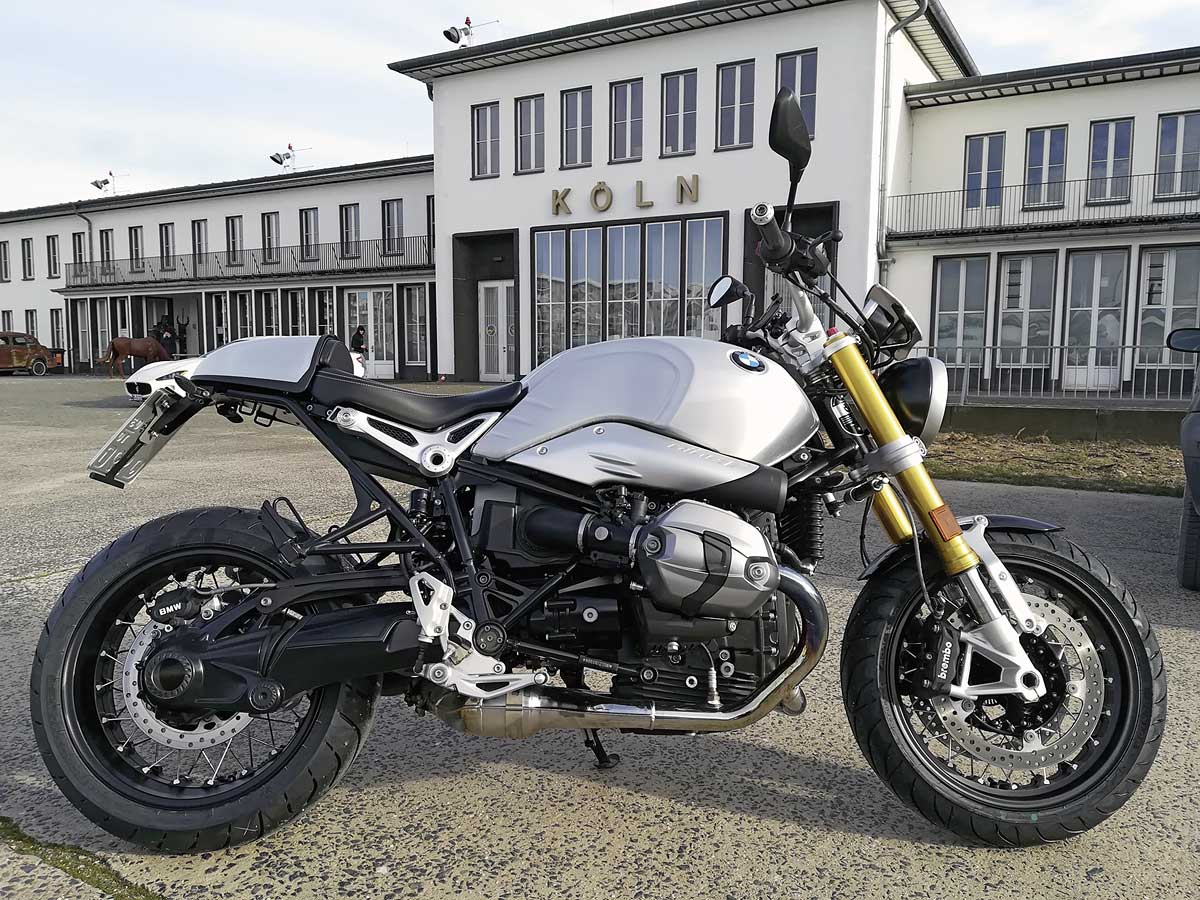 Mit Bürzel als Café-Racer