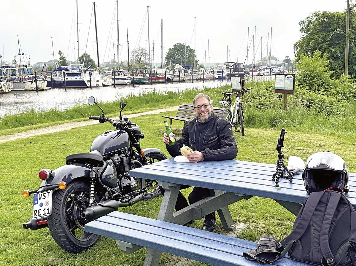 So geht Pause in Norddeutschland: Fischbrötchen + Jever