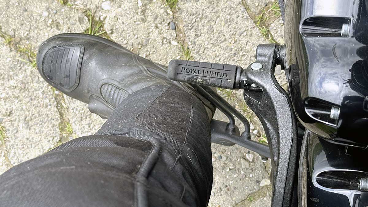 So klappt man man den Seitenständer am einfachsten wieder ein