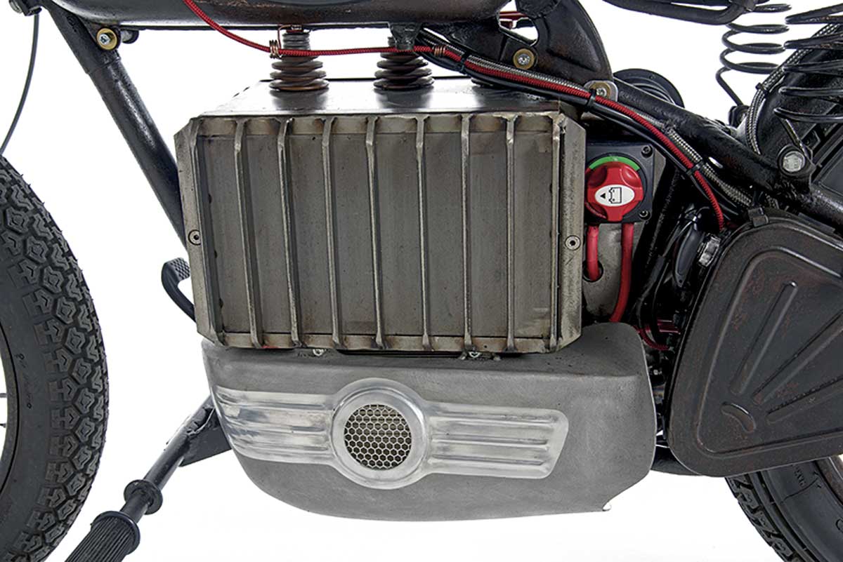 Der Akku versteckt sich hinter den Blenden - oder auch nicht …