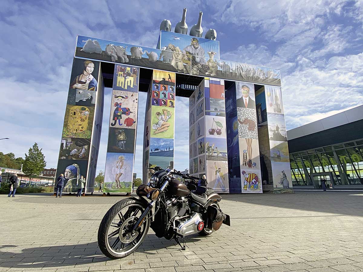 Am Global Gate in Hamburg