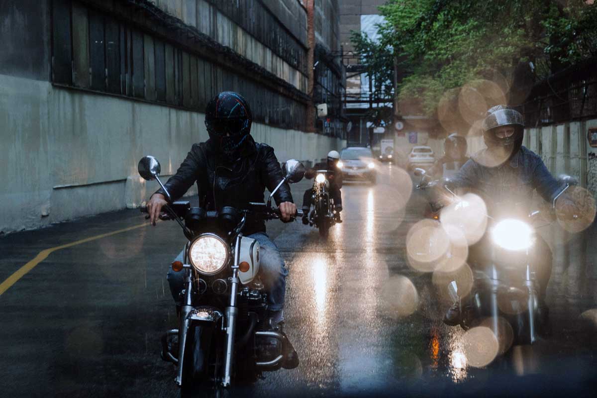 Motorradkauf: Eine Probefahrt und eine gründliche Inspektion sind vor dem Kauf unerlässlich. 