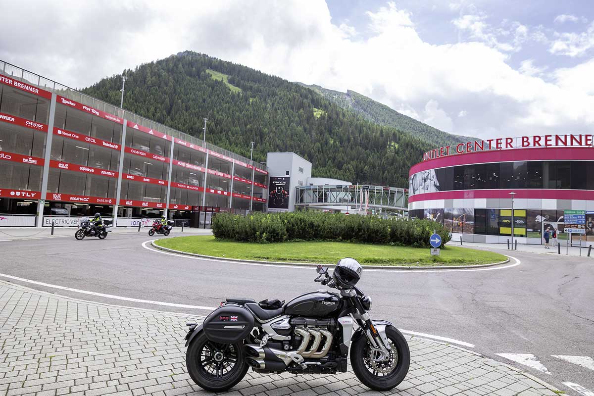 Riesiges Outlet-Center in Brenner inkl. ein Dainese-Shop