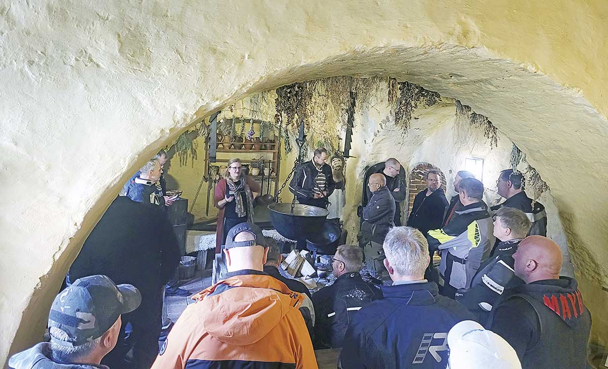 Lehrstunde im Burgkeller