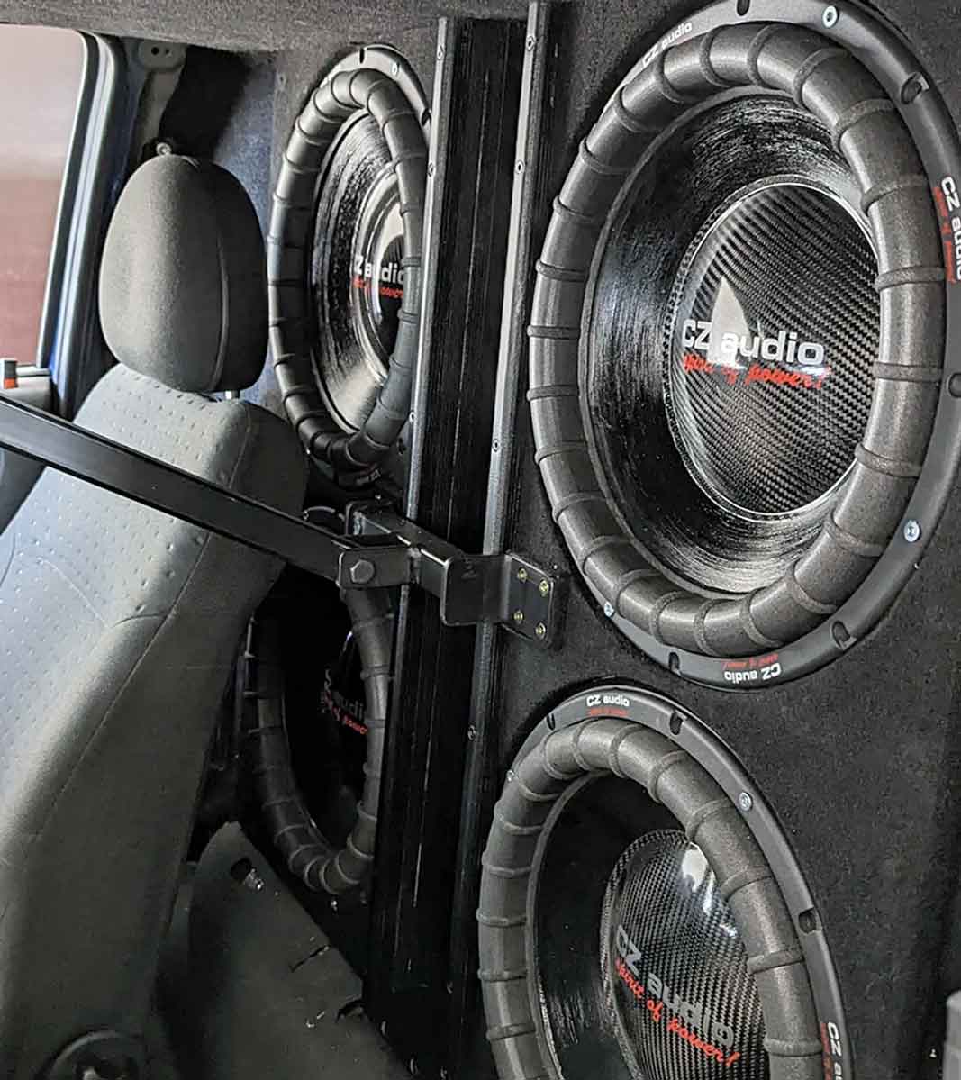 Auto-Lautsprecher XXL: Bässe in einem Show-Car