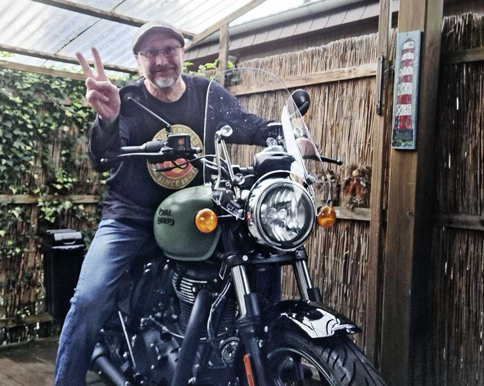 Sebastian mit seiner Enfield