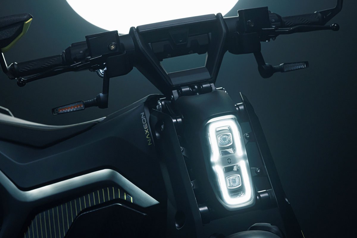 NAXEON LED-Scheinwerfer und Lichttechnik