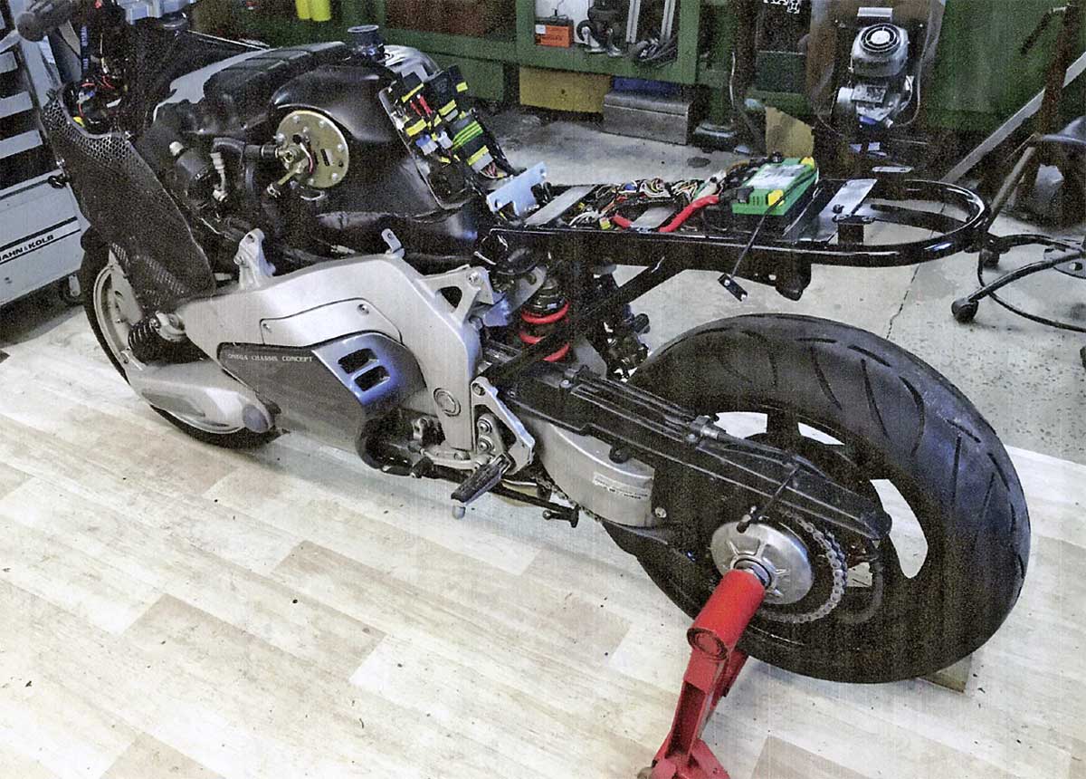 Neues Rahmenheck und justierte VFR-Schwinge