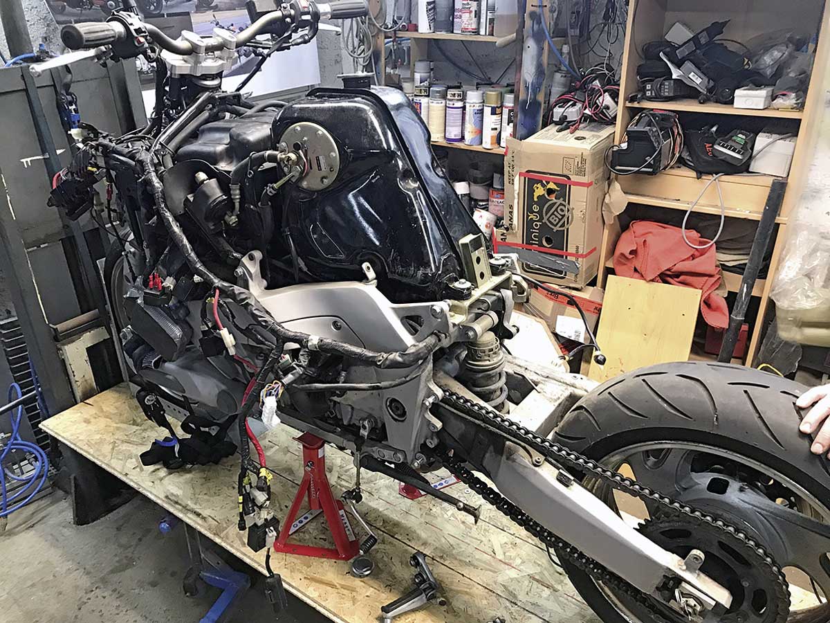 GTS gestrippt, noch mit der originalen 2-Arm-Schwinge