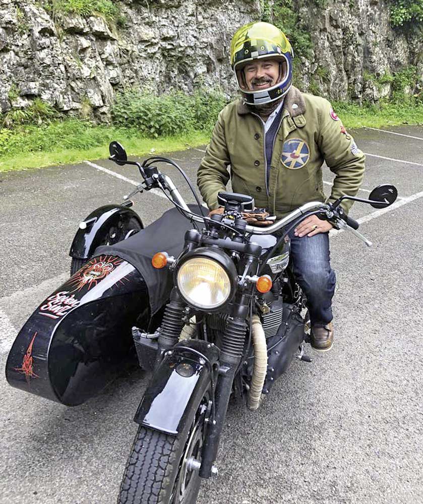 Angefixt - Dirk mit seinem Triumph-Gespann