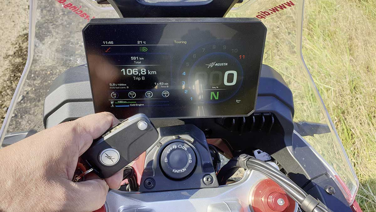 Riesiges 7-Zoll Display mit gewaltiger Informationsflut und Keyless-System.