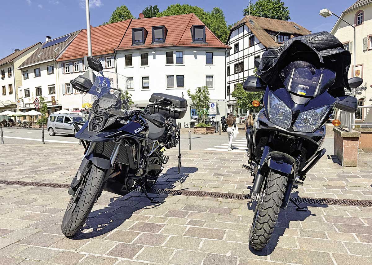 Die alte 650er V-Strom (rechts) sieht im Vergleich echt "Oldschool" aus