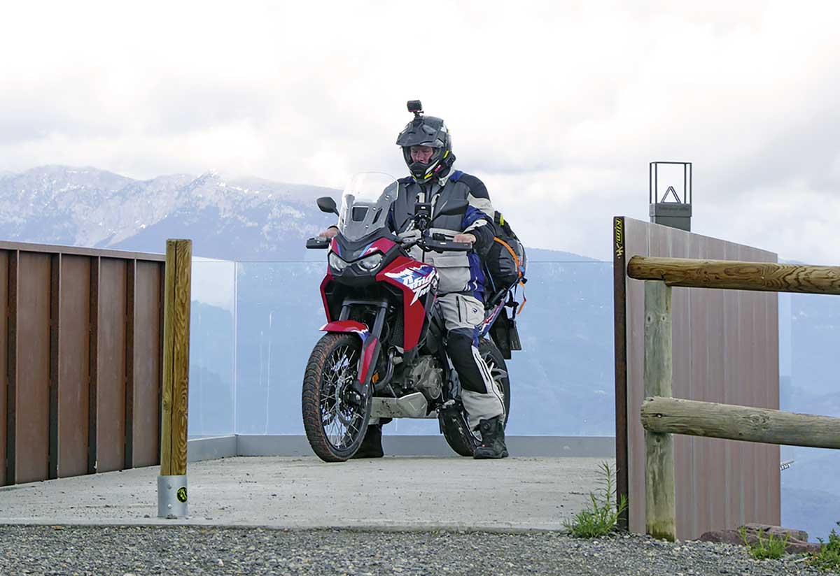 Mirador de la Creu de Guils a Montferrer i Castellbò a l'Alt Urgell