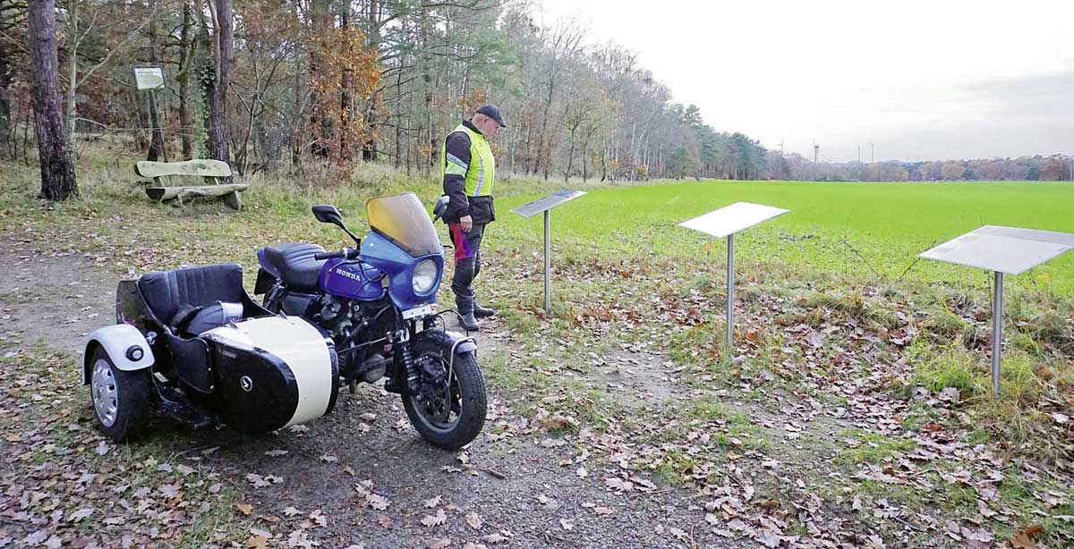 Infotafeln informieren über die Ereignisse am Timeloberg