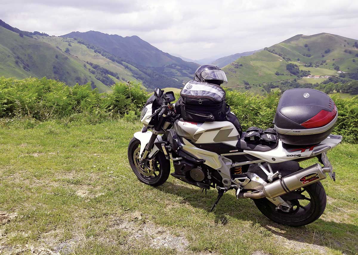 Aprilia Tuono 1000R - mit dem V2 auf Reisen