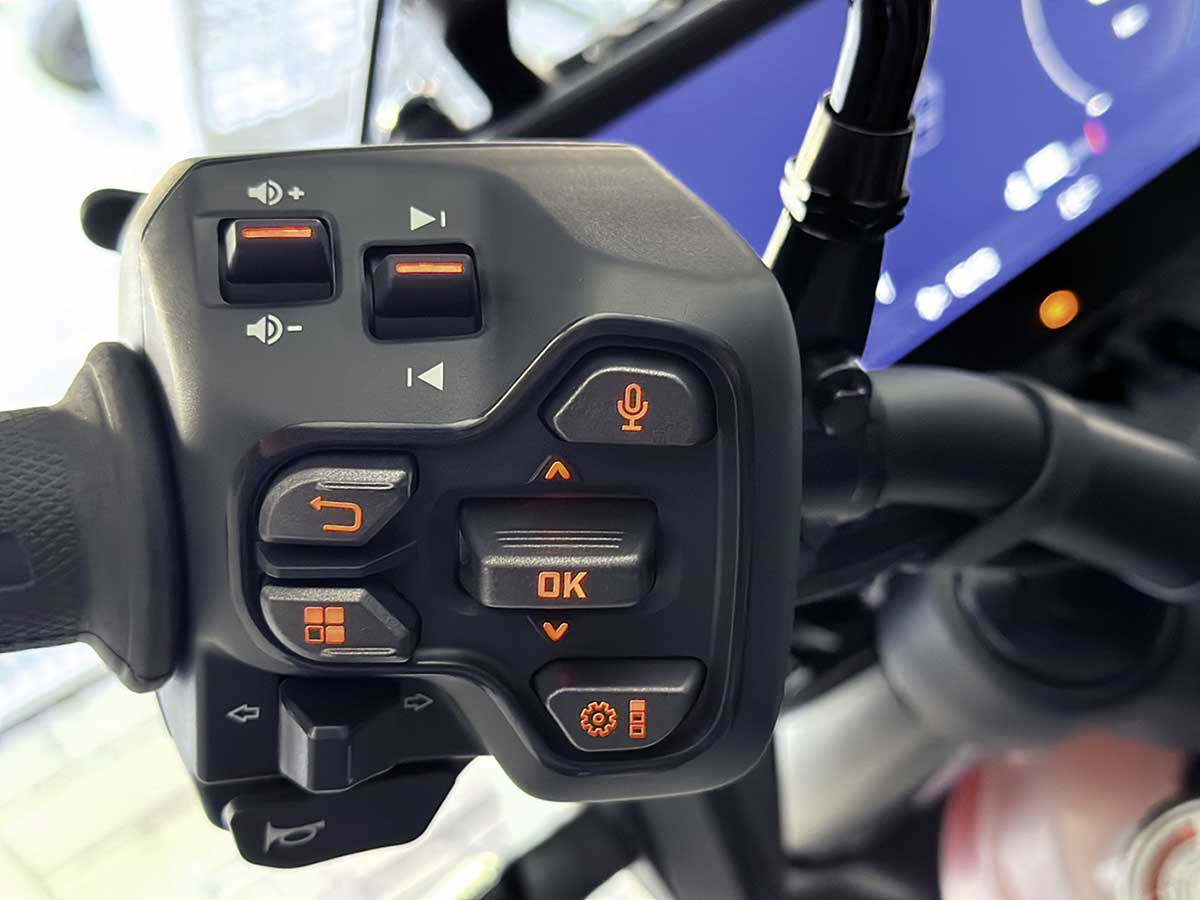 Etwas überladene aber beleuchtete Schaltereinheit