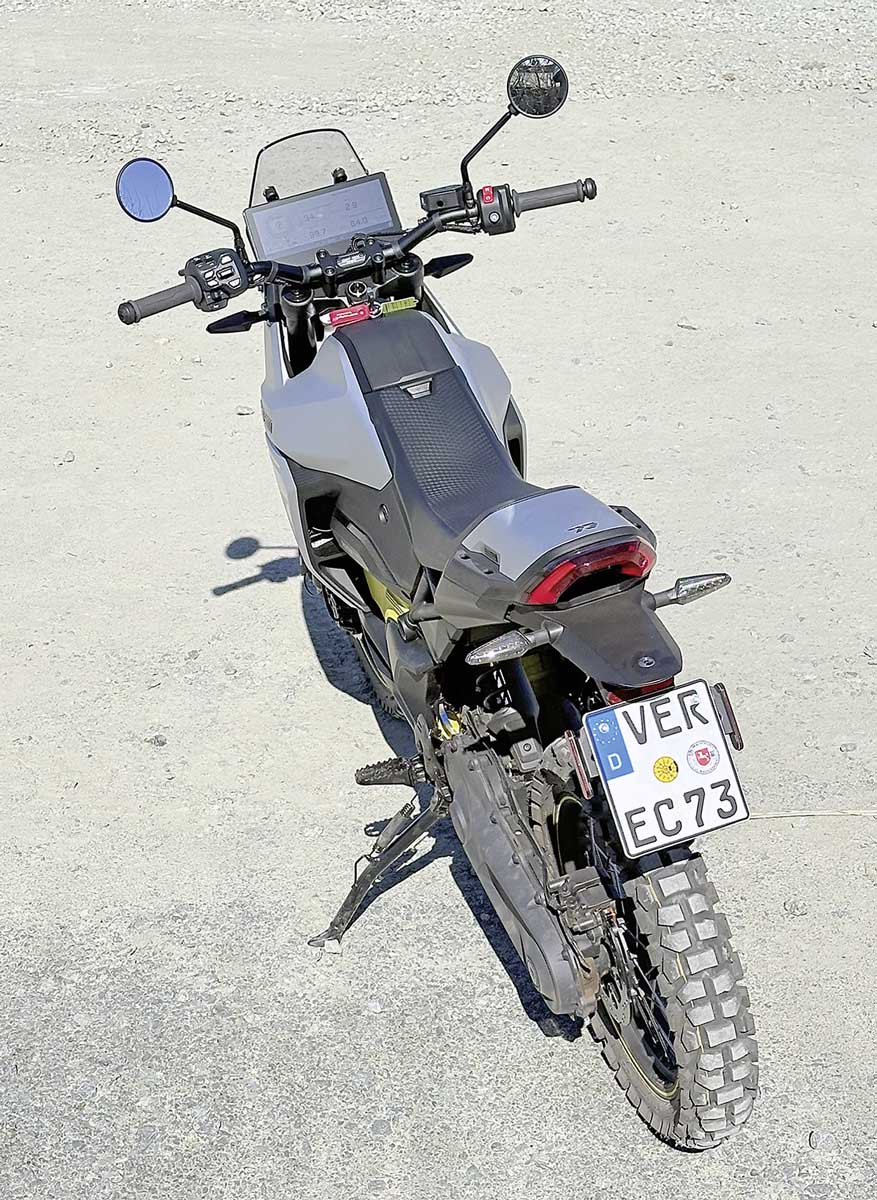 Schmale Taille, riesiges Display