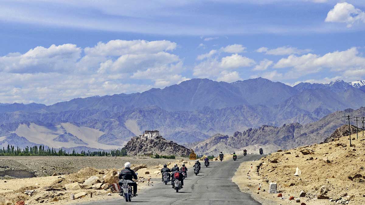 Reisen in der Gruppe schafft Sicherheit und Kontakte