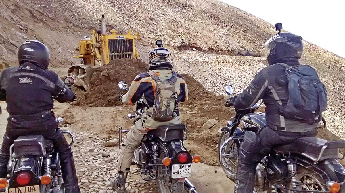 Erdrutsche erfordern schweres Gerät