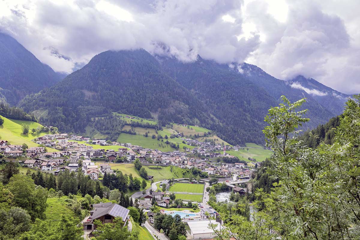 Blick auf St. Leonhard in Passeier, der Geburtsstadt Andreas Hofers, auf dem Weg zum Jaufenpass