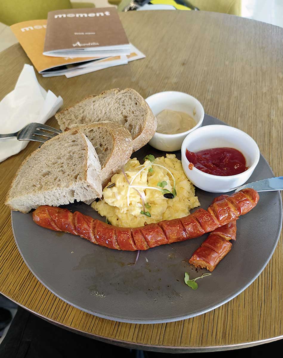 Deftiges Frühstück in Liptovský Mikuláš (früher Liptau-Nikolaus)