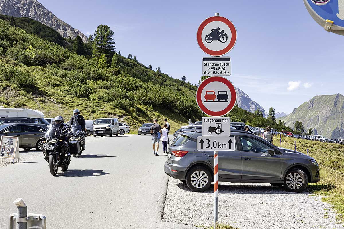 Rechnet mit der roten Kelle, die Polizei kontrolliert! Euer Standgeräusch steht im Fahrzeugschein.