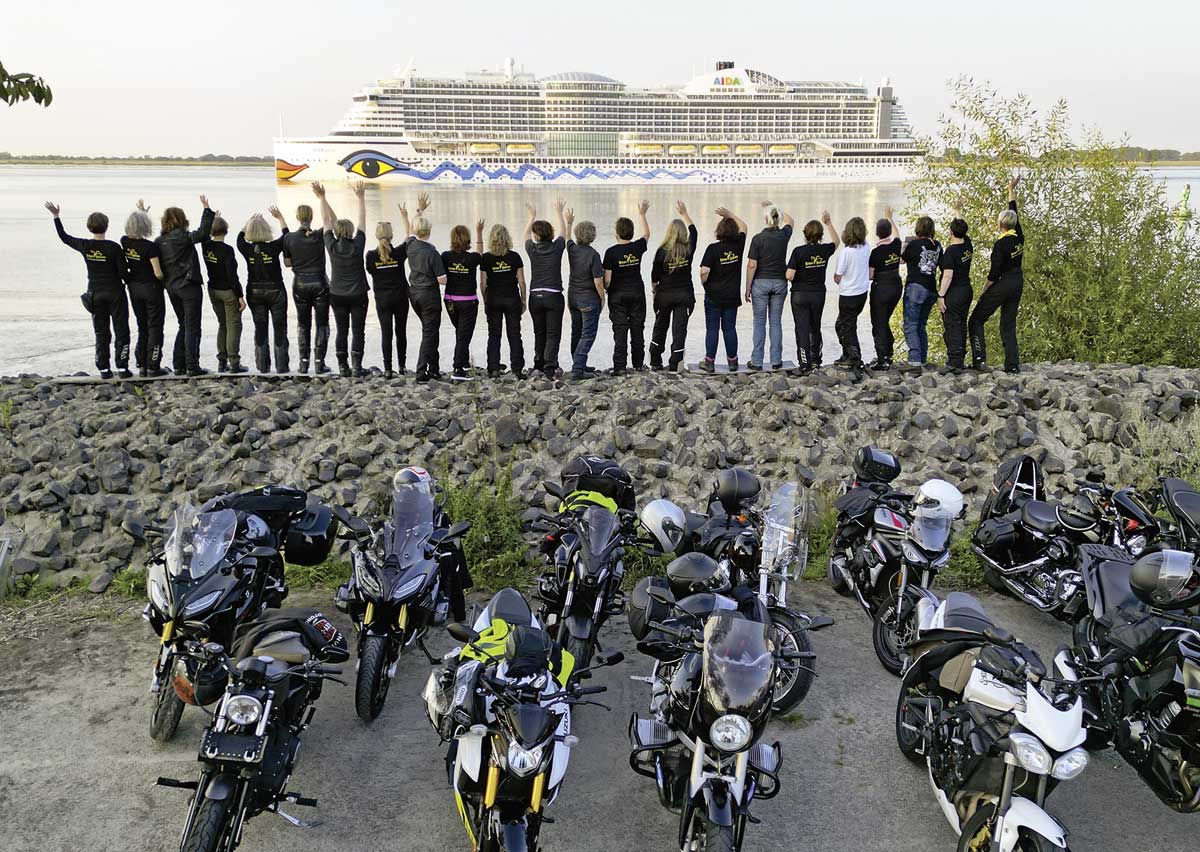 Biker Bienen am Lühe-Anleger an der Elbe